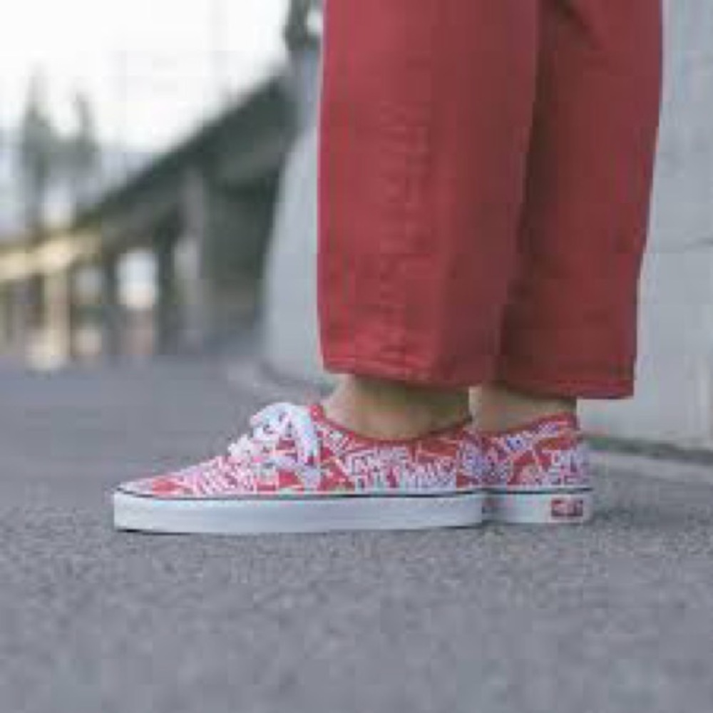 Vans all over print red & white sneakers casual skateboard punk men's size 9.5